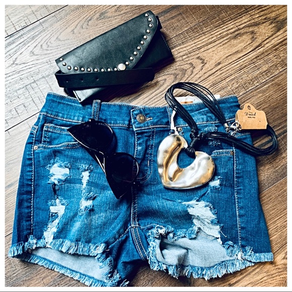 06 ✨Distressed denim shorts - Picture 2 of 8